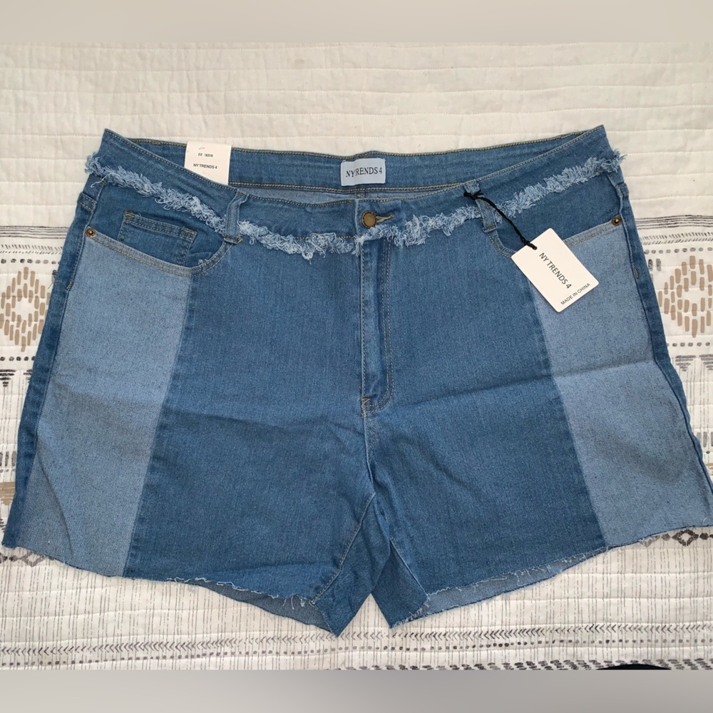 NY Trends 4 Distressed shorts - Size 22